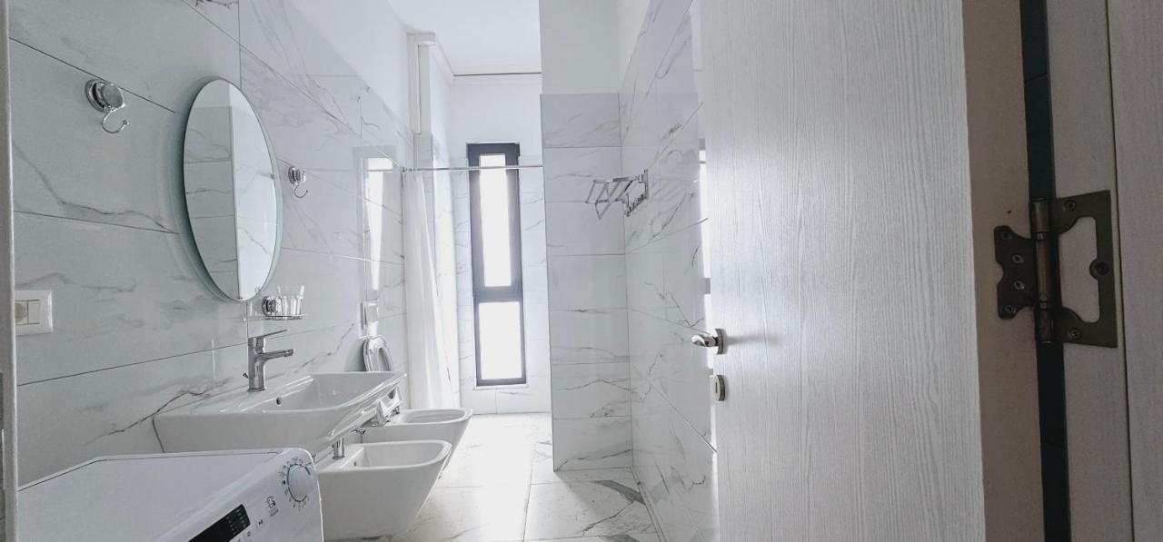 Myhouse At 21 Dhjetori Apartman Tirana Kültér fotó