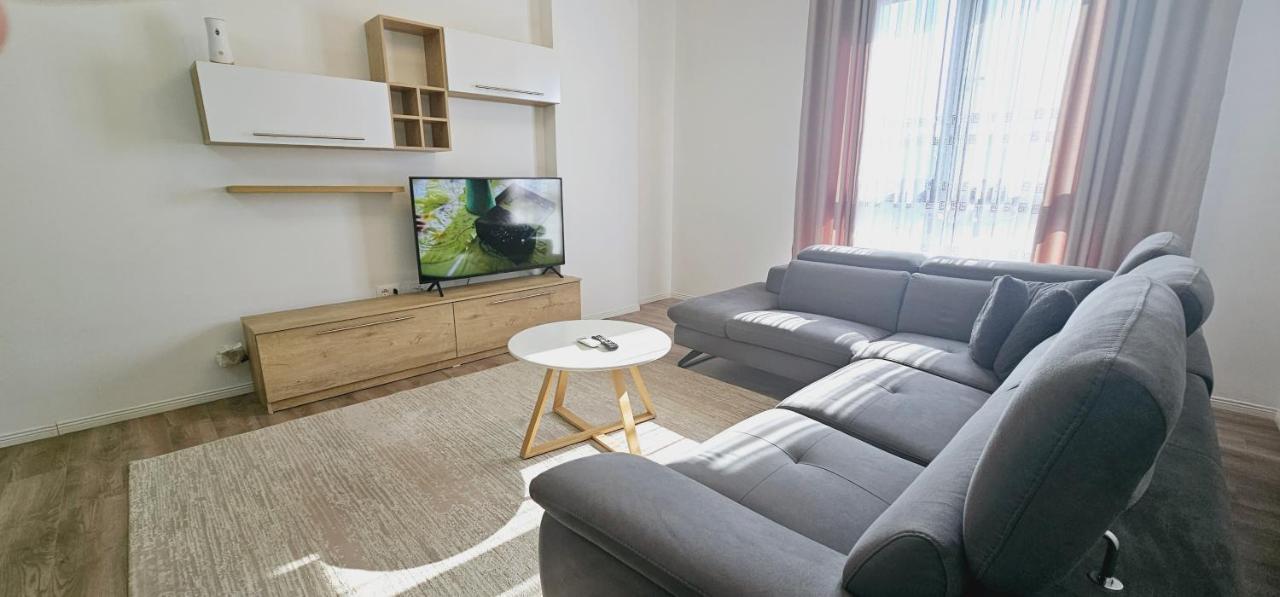 Myhouse At 21 Dhjetori Apartman Tirana Kültér fotó