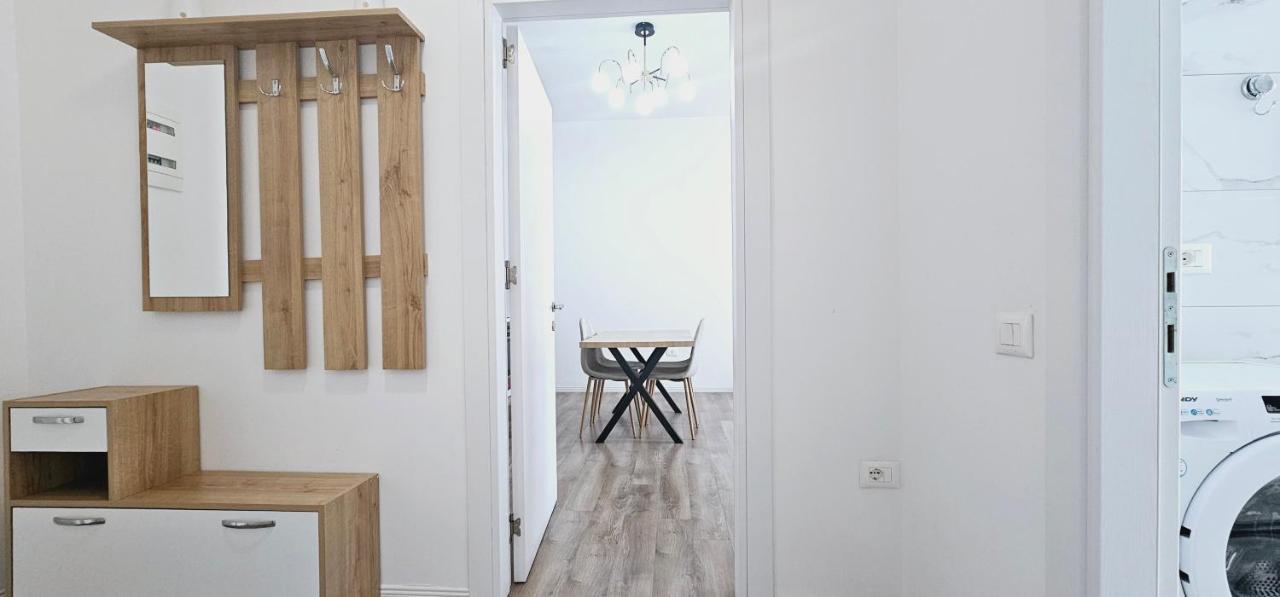 Myhouse At 21 Dhjetori Apartman Tirana Kültér fotó