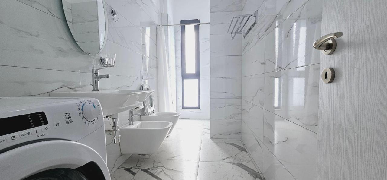 Myhouse At 21 Dhjetori Apartman Tirana Kültér fotó