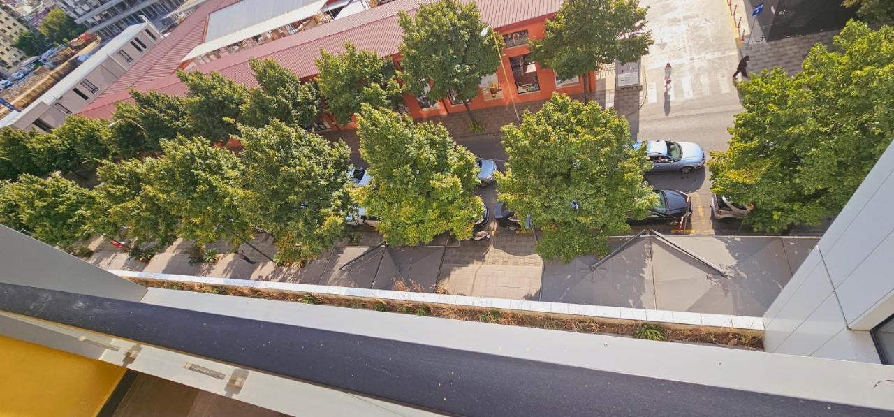 Myhouse At 21 Dhjetori Apartman Tirana Kültér fotó