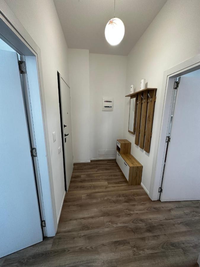 Myhouse At 21 Dhjetori Apartman Tirana Kültér fotó