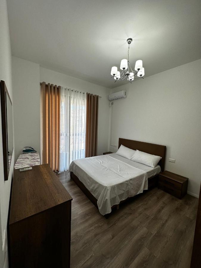 Myhouse At 21 Dhjetori Apartman Tirana Kültér fotó