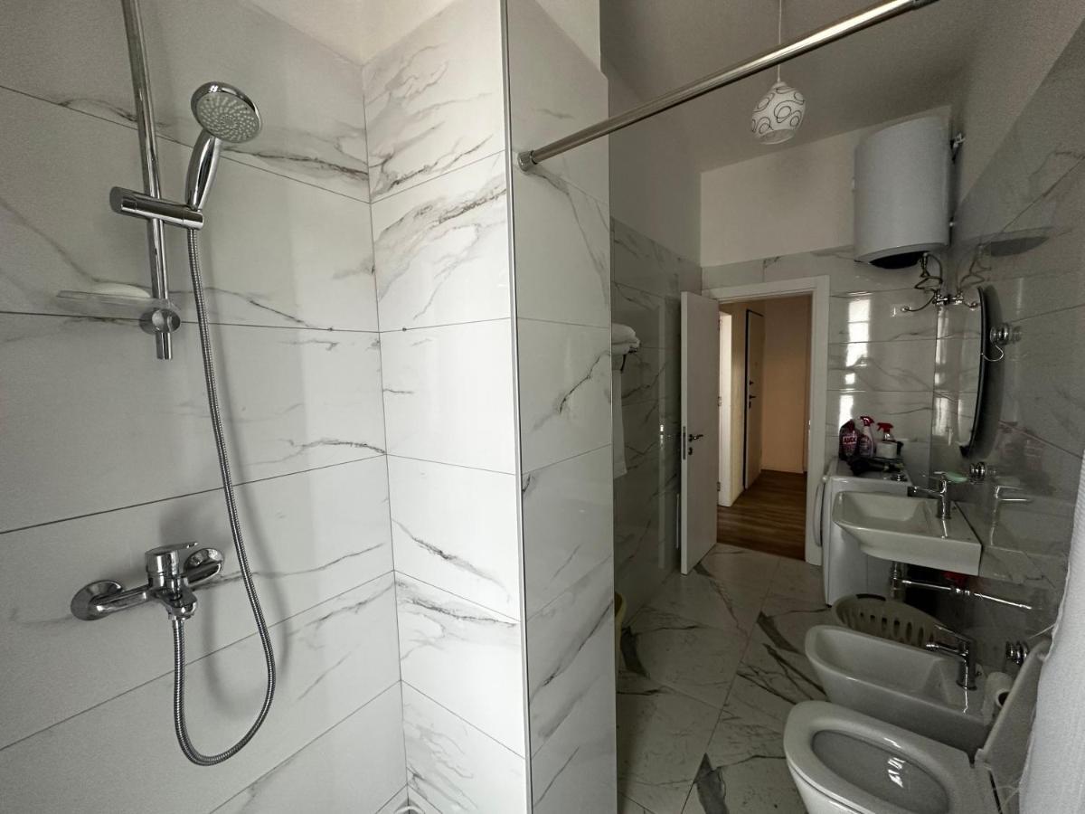 Myhouse At 21 Dhjetori Apartman Tirana Kültér fotó