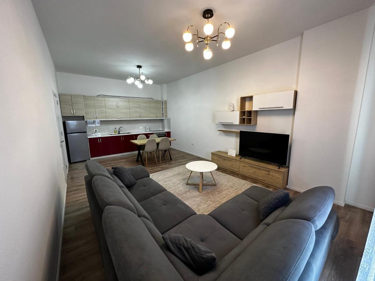 Myhouse At 21 Dhjetori Apartman Tirana Kültér fotó